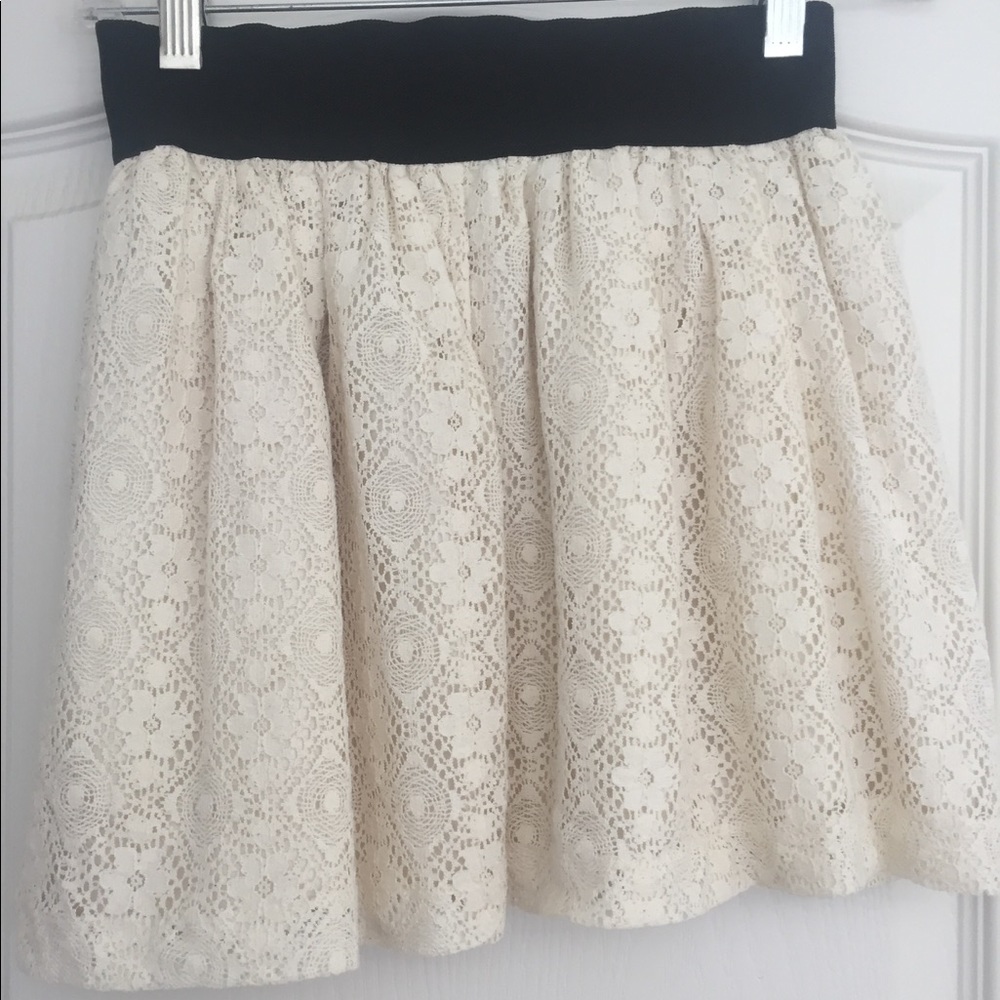 BRAND NEW high waisted Lacey skirt